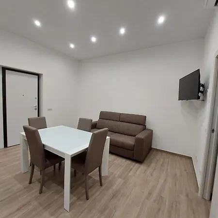 Maria Nest تْشامبينو